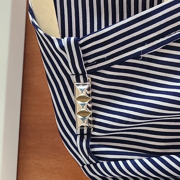 Top - Picture 2 of 3